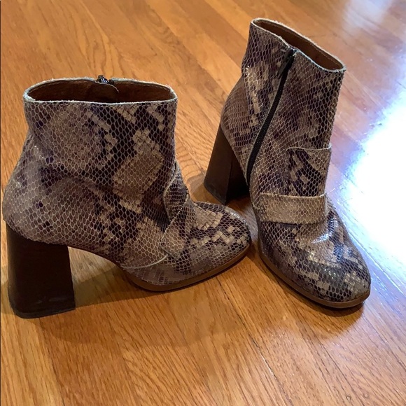Topshop Snakeskin booties - Picture 1 of 3